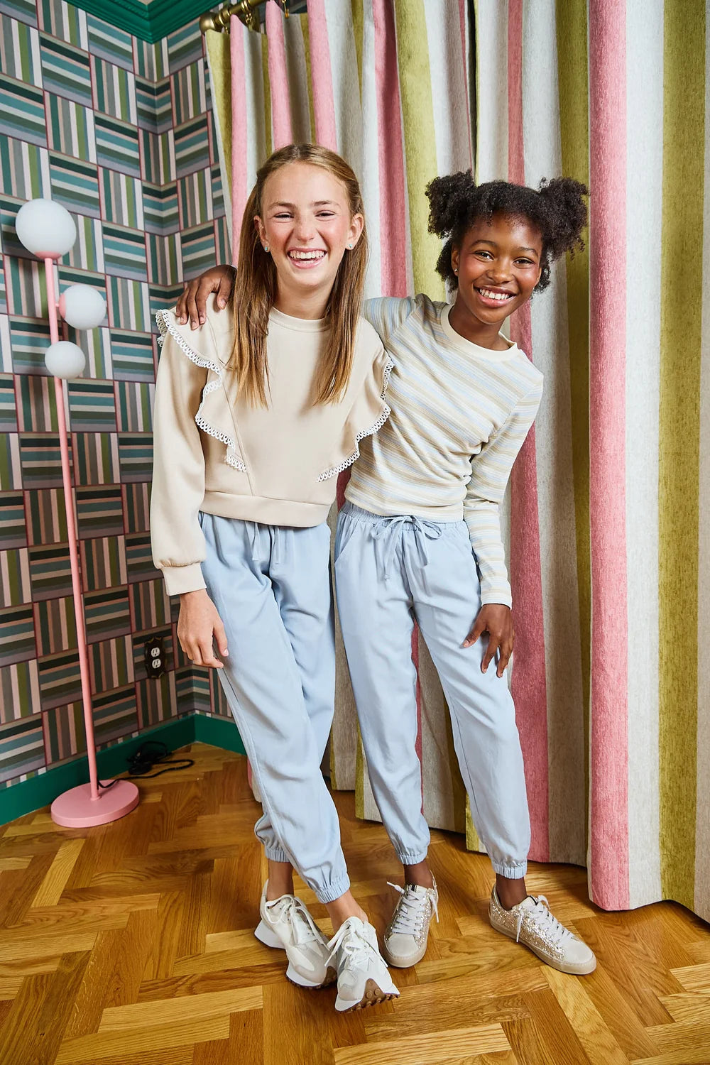 Livvy Sweatshirt Beige - Born Children's Boutique